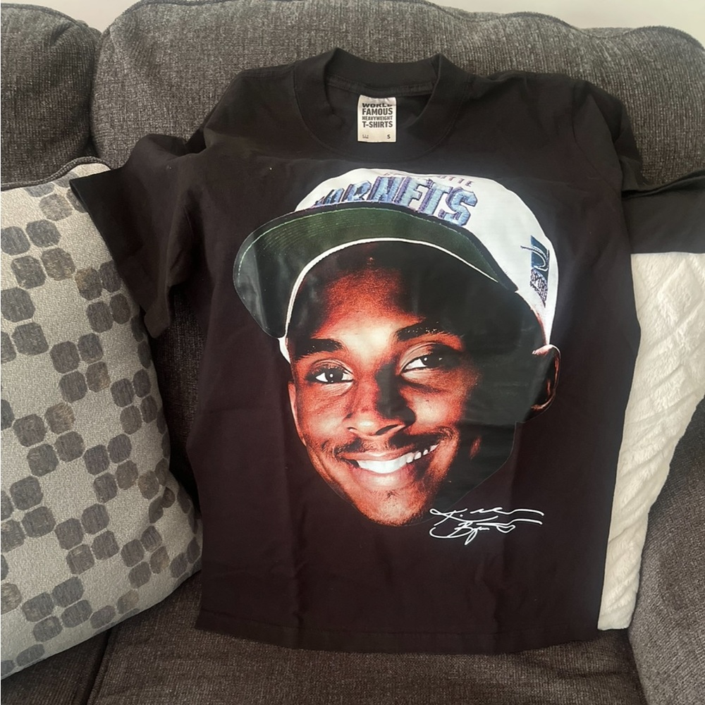 slightly oversized Kobe Bryant shirt